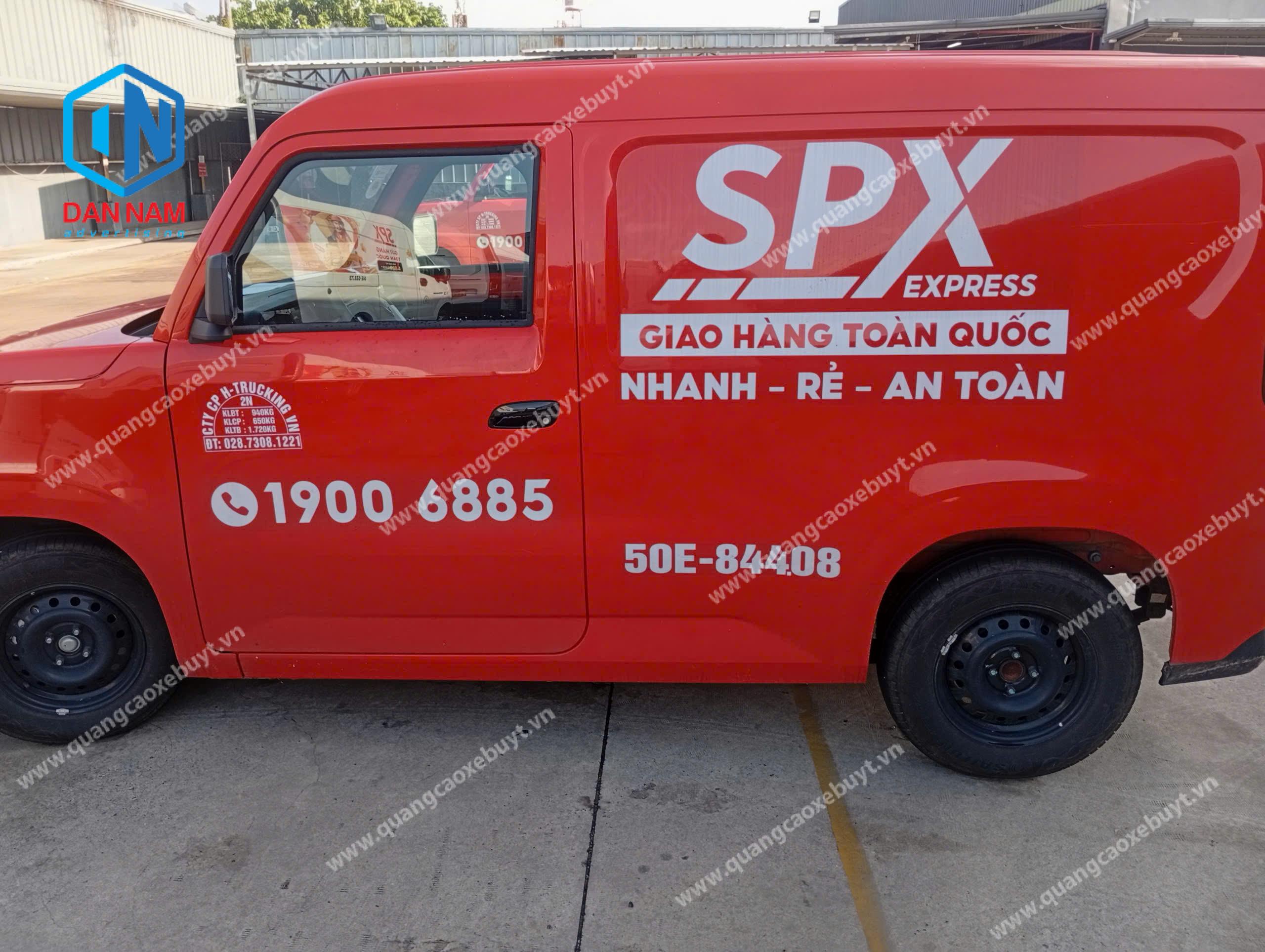 dán decal uv xe tải